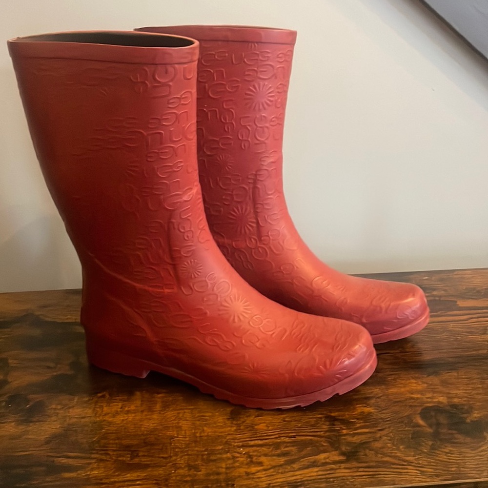 UGG Women’s Wilshire Logo Rain Boots. Color: Red. Size 10